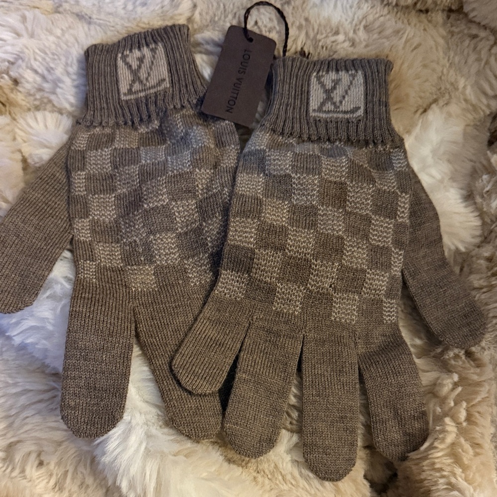 Louis Vuitton Beige Checkered Gloves